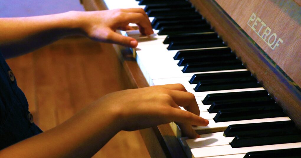 Piano lessons in private music school "EVA" music according to ABRSM program of learning