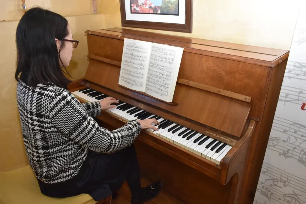 Instrument lessons for adults Belgrade - Eva Music School - public appearance