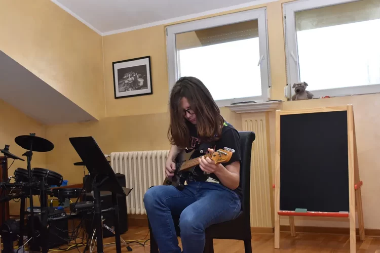 Časovi električne gitare Beograd - Eva Music School